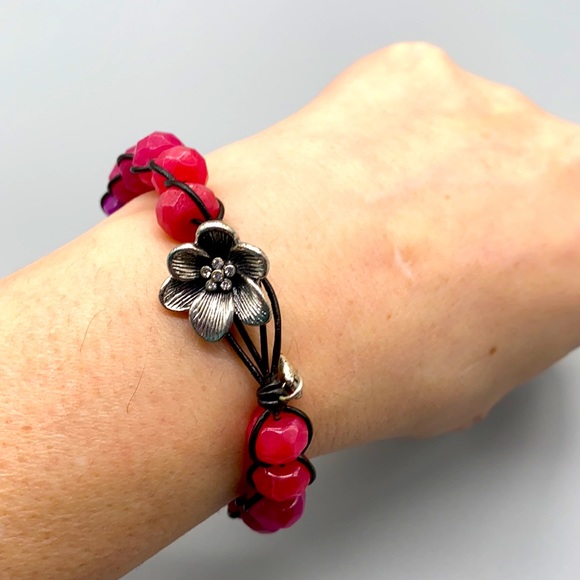Fossil brand Miuti-colored quartz crystal floral closure in 8 inch length 🦋 - Picture 2 of 5